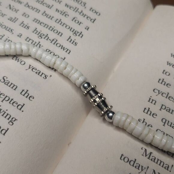 White Shell Necklace - Picture 4 of 4